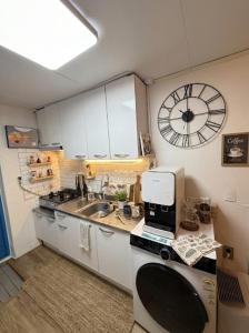 2026 Big sale, Sinchon station, 1F, 4ppl, 2BR, Hongdae, Private