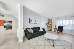 Spacious and Elegant Home with a Beautiful Garden