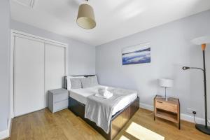 Spacious and Elegant Home with a Beautiful Garden