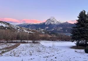 Maison avec bain nordique et grand jardin vue sur Serre-Ponçon