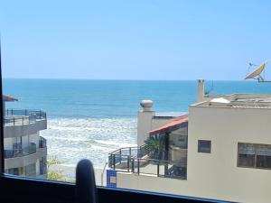 Apartmento a 30 metros do mar de Meia Praia - ITAPEMA 2 Quartos