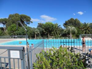 Appartement St Aygulf, plages et commerces à pied, piscine dans résidence, parking couvert gratuit