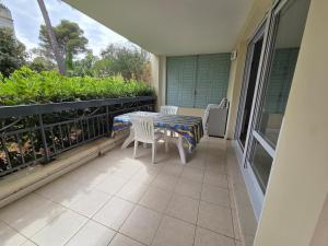 Appartement St Aygulf, plages et commerces à pied, piscine dans résidence, parking couvert gratuit