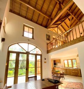 Luxury Cannelle lake villa