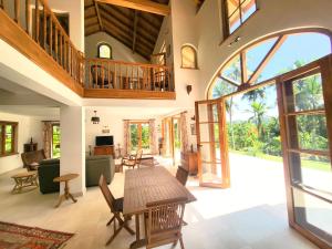 Luxury Cannelle lake villa
