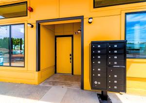 Cozy Micro Suite Unit 13 Sleeps 2 Minutes to Downtown