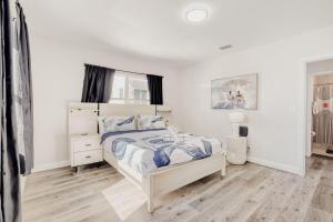 Lauderdale Breeze Villas - Luxury 3 BR Coastal Retreat