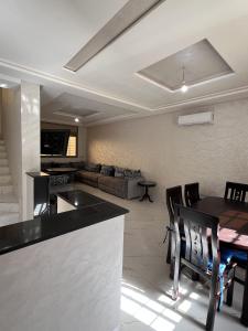 Yéméyi Residence Chemistry