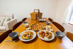 3min to St Heritage Stay 1954, Private 2-story Home