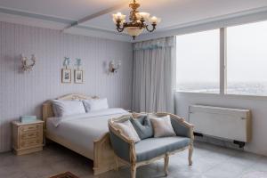 nile & pyramid view Fancy Othman Khan