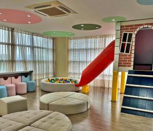 Studio 404 com Piscina e Academia Ar Condicionado no Centro Cívico com Garagem