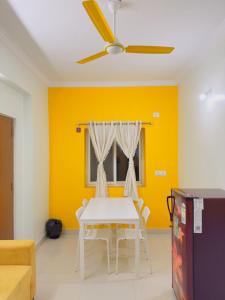 Yellow Delight 2BHK Themed flat near US Consulate