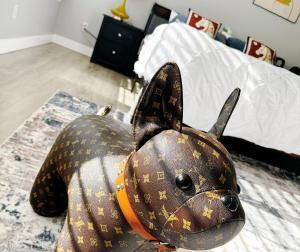 3000sqft Modern Minimal 5BR3BA Home Near ONT