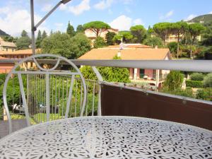 VELIA - Live Active - Rest Easy - Stay a-BoVe