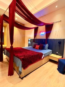 A Premium Luxury Apt with Balcony - Stayflix and Chill
