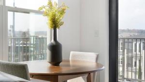 Landing Stylish 1BD Yoga Studio Clubhouse