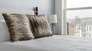 Landing Stylish 1BD Yoga Studio Clubhouse