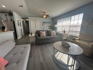 Redfish - Updated & Roomy 1.5 Mi to Beach Full Kitchen W&D