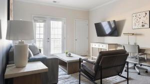 Landing Apartments - Cadence at Cates Creek