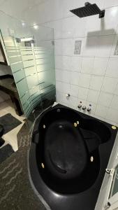 Brilliant 6-bedroom house with AC in vibrant Caracas