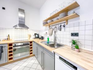 Ferienwohnung mit kostenfreier Tiefgarage im Zentrum mit 2 Schlafzimmern & Kingsize Betten