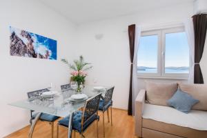 Apartment with Sea View Terrace, Čiovo