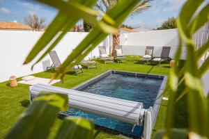 villa Hortense, 1 min à pied plage Saint Martin de Ré, très calme, piscine chauffée