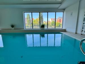 Chmielna 63 Old Town I River View Balcony I Pool - Comfy Apartments