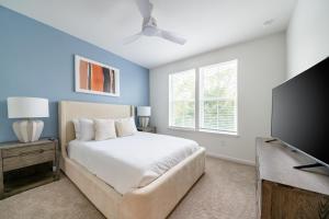 Landing Stunning 1BD Pool