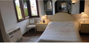 Excellent Chalet one block from the sea, side view of the sea