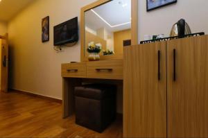 Sphinx inn Pyramids View