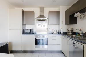 Spacious 2BDR East London Retreat