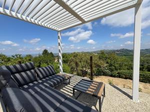 Relais Portaluna delle Langhe, Private Estate with Pool, 7 Bedrooms, Sleeps 18, Vineyard Views