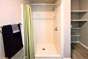 Cozy Micro Suite Unit 1 Sleeps 2 Minutes to Downtown