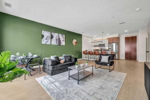 Clev Clinic & CWRU w Balcony Gym Parking WD