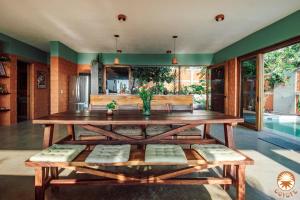 Coyote, 7BR Ocean View Villa, 2 Pools, Zipolite
