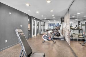 Cleveland Clinic w KingBed Balcony Gym Parking WD