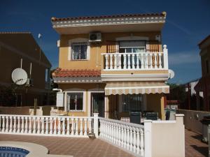 Chalet independiente lujo con piscina privada zona residencial tranquila