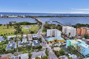 Lake Worth Studio with Kitchenette & Shared Yard