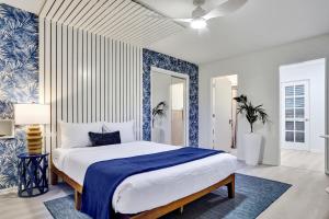 Lake Worth Studio with Kitchenette & Shared Yard