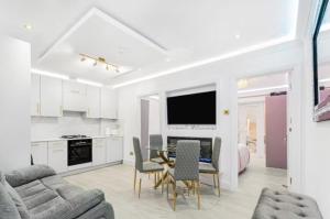 Central London Apt, 3 Min Walk Whitechapel, Sleeps 8