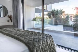 The L Smart Suite - Premium & Minimal