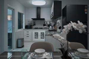 GEORGEOUS NEW DESIGNED 4br KataBeach sweetHome