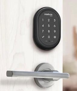 Vista lateral do mar e pedras no Leme, Anchieta 102