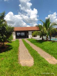 Casa com Piscina em Meio à Natureza
