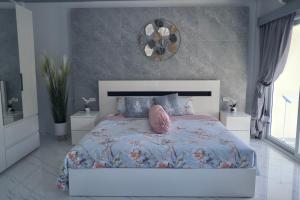 GORGEOUS NEW DESIGNED 4br KataBeach sweetHome