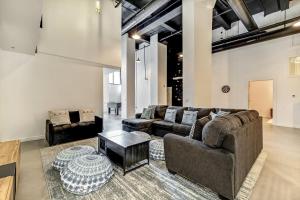 Historic District Loft Garage Parking Sleeps 13