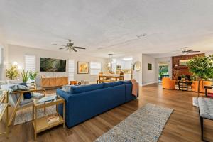 Crystal River Oaks Retreat Spacious Home Near Springs with Hot Tub & Game Room