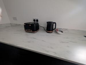 Central Swansea 6BR Ensuite Home w Parking