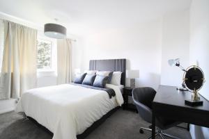 Virexxa Aylesbury Centre - Deluxe Suite - 3Bed House with Free Parking